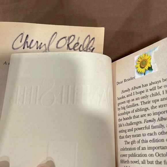 Lot of 2 Danielle Steel Books: Family Album and The Ranch - Picture 10 of 10